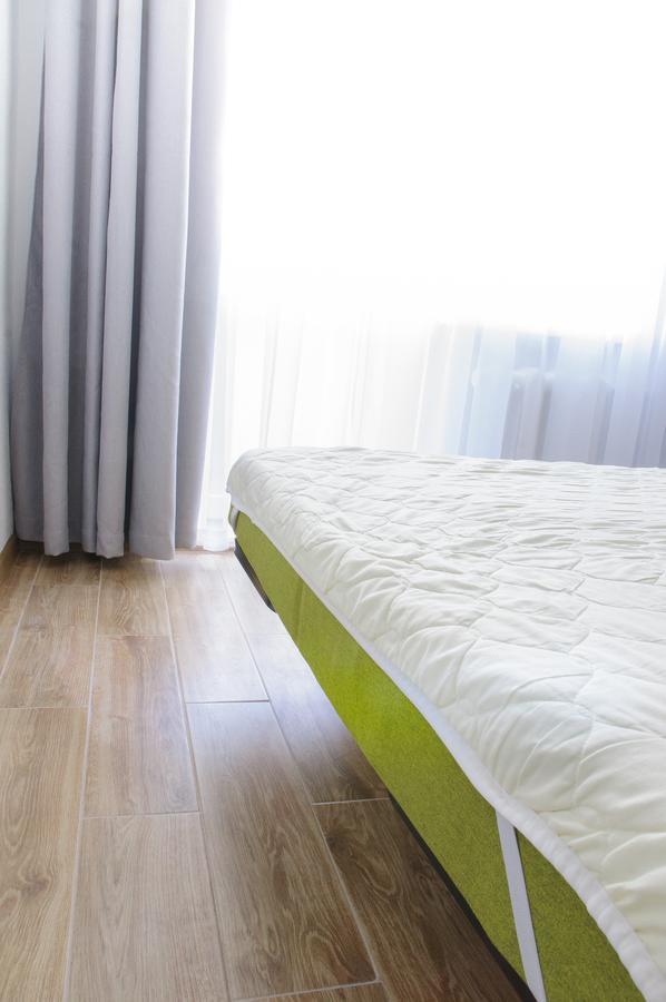 Scandinavian Poltava Apartments With 2 Rooms, 3 Beds 1 Sofa Exterior foto